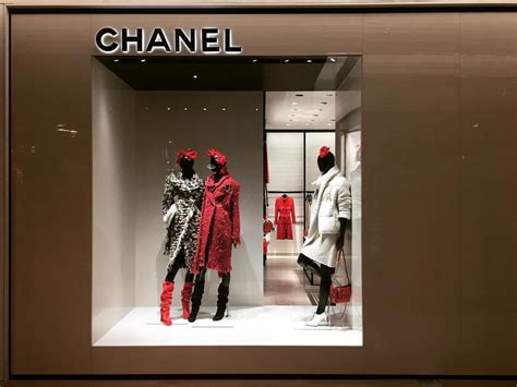 saks fifith exclusive design by chanel|Boutique SAKS fifth avenue new york .